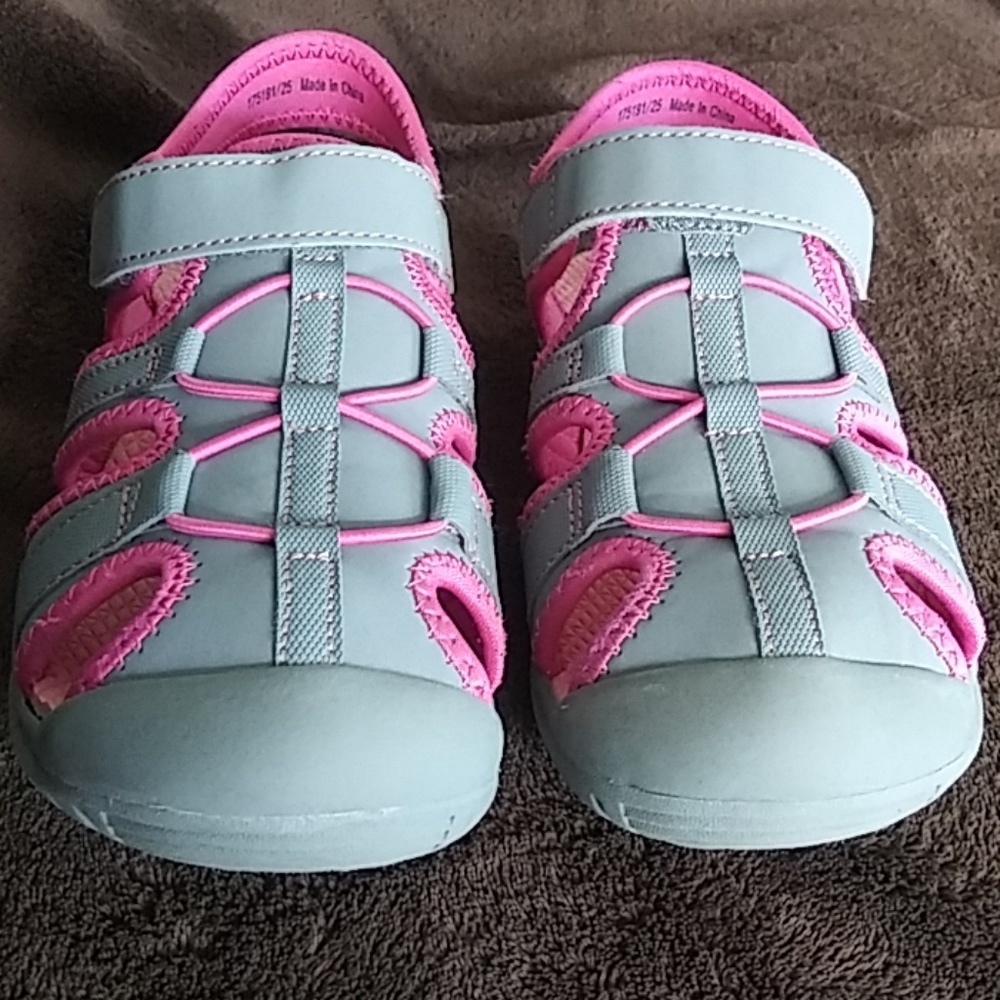 Girls Youth Size 1 Covered Toe Sandal